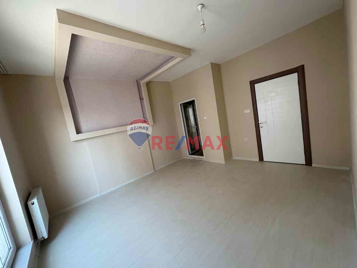 REMAX İLKE'DEN ŞÜKRÜPAŞA'DA 3+1 KİRALIK DAİRE