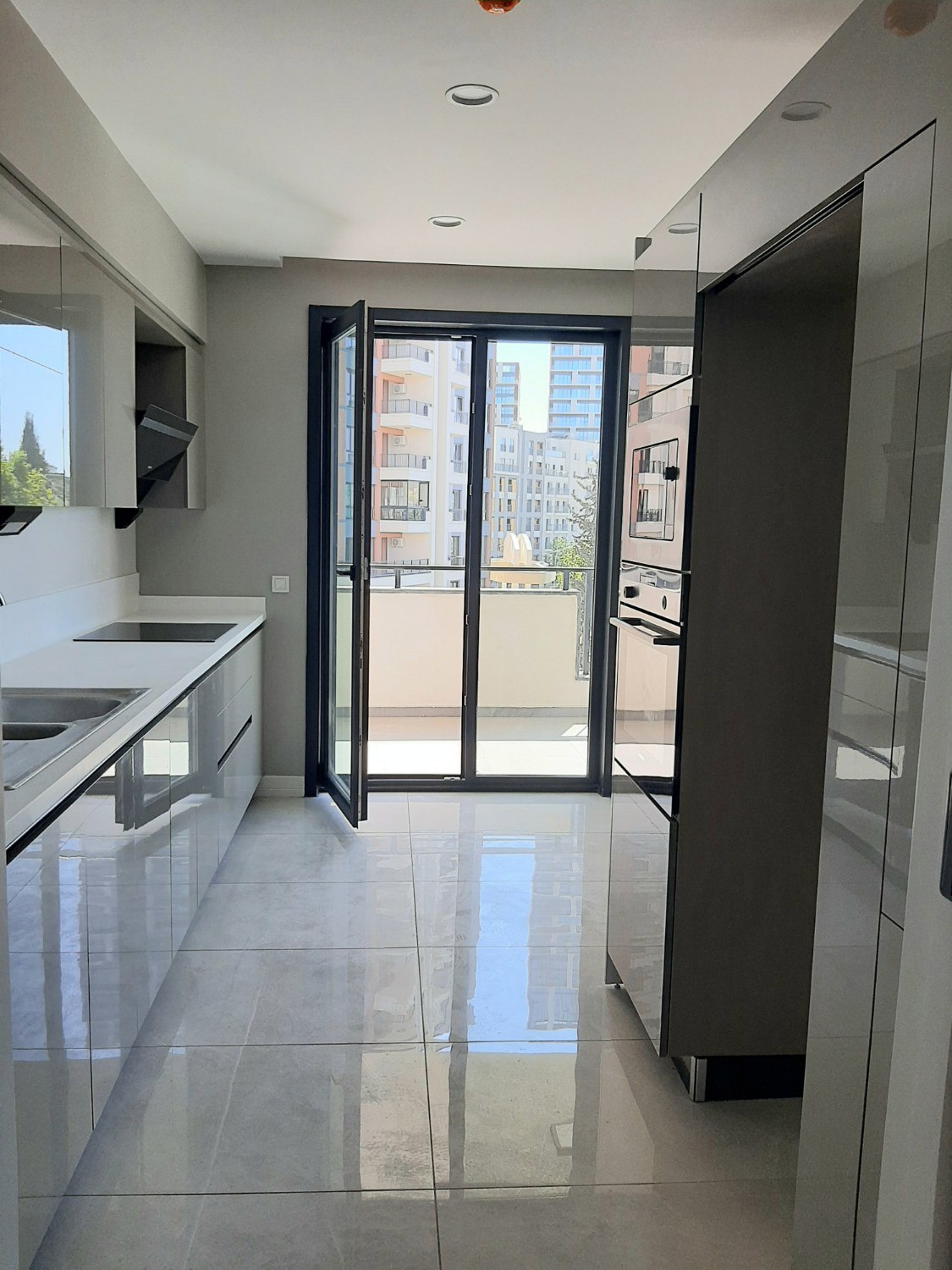 ANADOLU YAKASININ EN GÜZEL PROJESİ AVRUPA KONUTLARINDA KİRALIK 2+1 DAIRE..