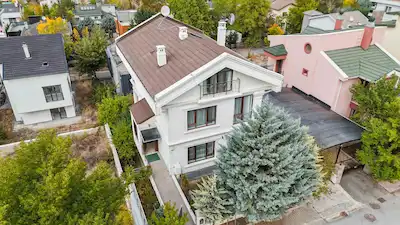 ALACAATLI DA ZÜMRÜTKÖY SİTESİNDE 5 KATLI, TAM MÜSTAKİL VİLLA