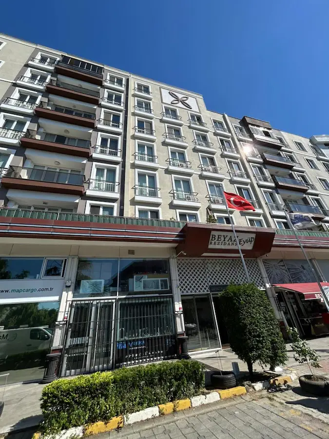 BEYAZ REZİDANS EYÜP'TE GENİŞ VE FERAH 1+1 SATILIK DAİRE
