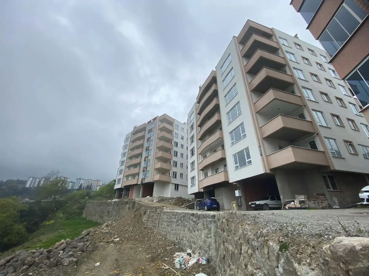 ORTAHİSAR 3 NOLU ERDOĞDU’DA SIFIR 3+1 | 140 M² | BALKONLU | KREDİYE UYGUN