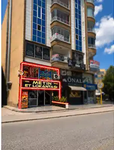 AKYURT BEYAZIT MAH CUMHURİYET MEYDANINDA 140 M² DÜZ GİRİŞ DÜKKAN