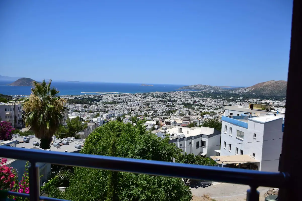 BODRUM'DA KAPANMAZ DENIZ MANZARALI, MASRAFSIZ ÜST KAT 2+1 DAIRE