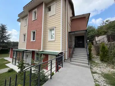 REMAX7TEPE' DEN YEŞİL VE SAKİN YAŞAM ALANI İÇİNDE 2 + 1 KİRALIK ÇATI DUBLEXİ