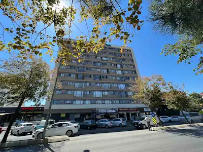 TAŞDELEN MERKEZDE KULLANIŞLI SİTE İÇİ EŞYALI 1+1 SATILIK