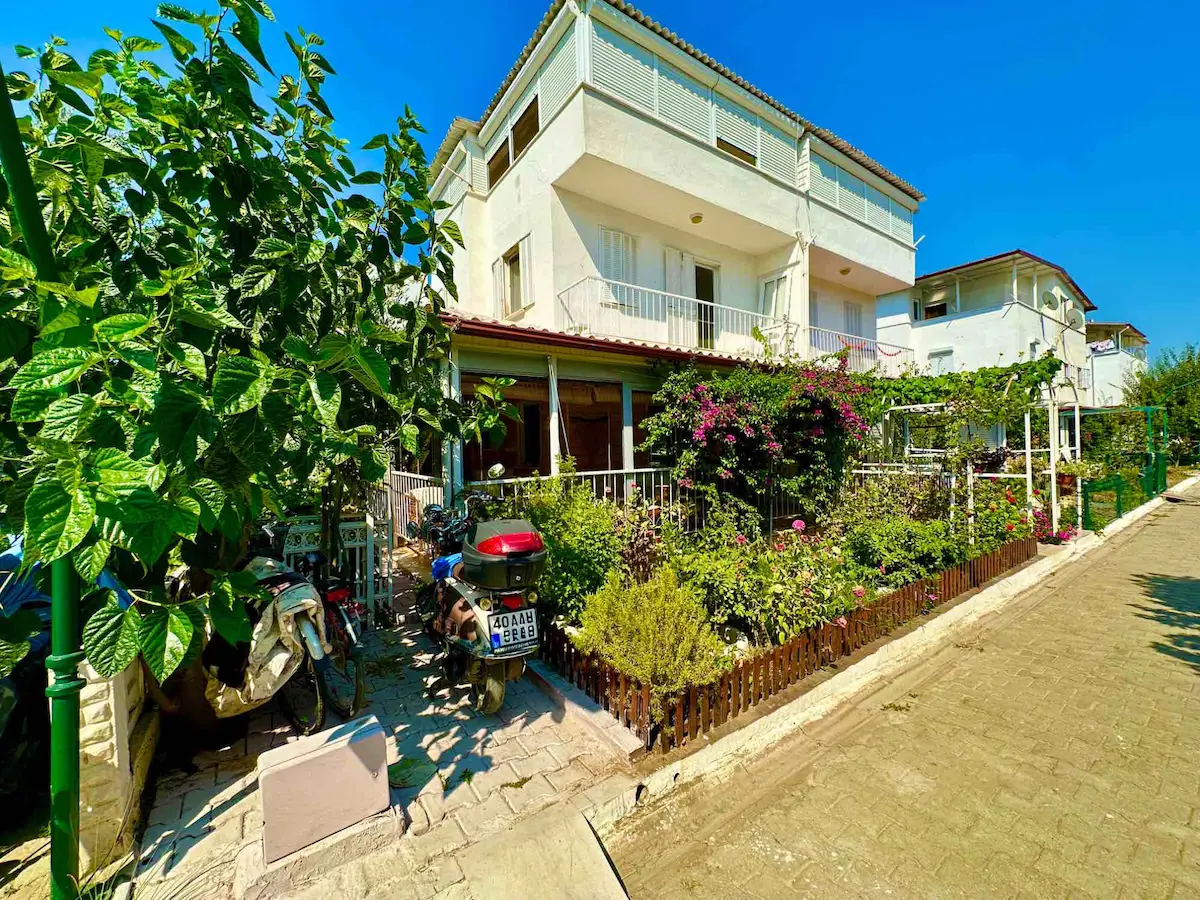 KUŞADASI GÜZELÇAMLI ÇIVRILLILER SITESI 3+1 TRIPLEKS VILLA