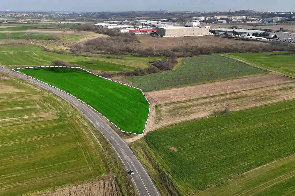 VELİMEŞEDE FABRİKALARA KOMŞU 5.494 M2 TEK TAPU MÜSTAKİL ARAZİ