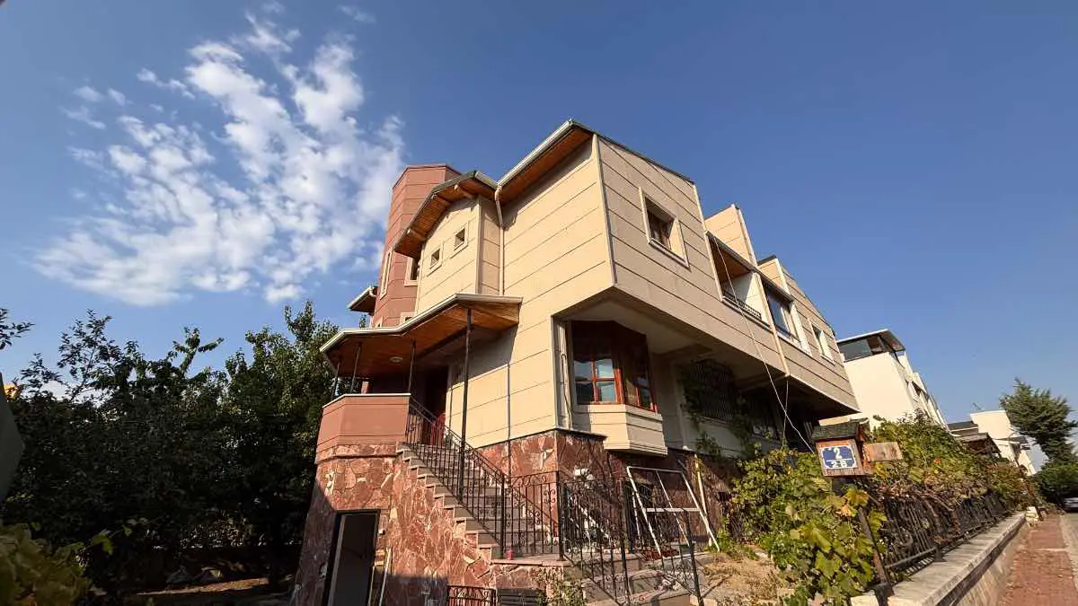 ÇANKAYA DODURGA MAH. EŞYASIZ 4+2 KİRALIK VİLLA