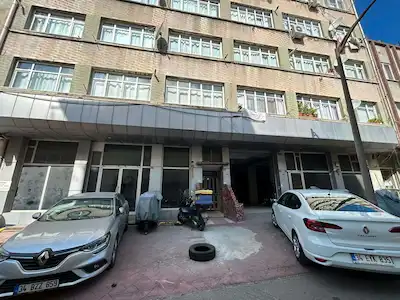 GAZİOSMANPAŞA MERKEZ’DE 700 M² KİRALIK DÜKKAN | YÜK ASANSÖRLÜ, 4.50 M TAVAN, 50 KW GÜÇ