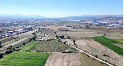 KARTEPE UZUNBEY’DE ASFALT YOLA CEPHE SATILIK 20.187 M² TARLA