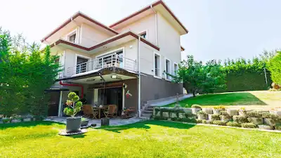 GEZGİN 2 SİTESİ'NDE GENİŞ BAHÇELİ SATILIK 4+2 VİLLA