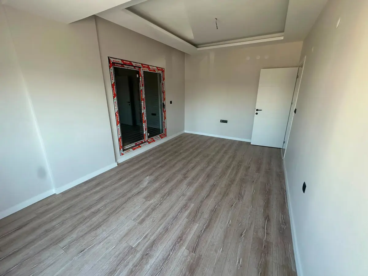 227 SEYREK MERKEZDE HAVUZLU SİTE İÇERİSİNDE KİRALIK 2+1 DAİRE
