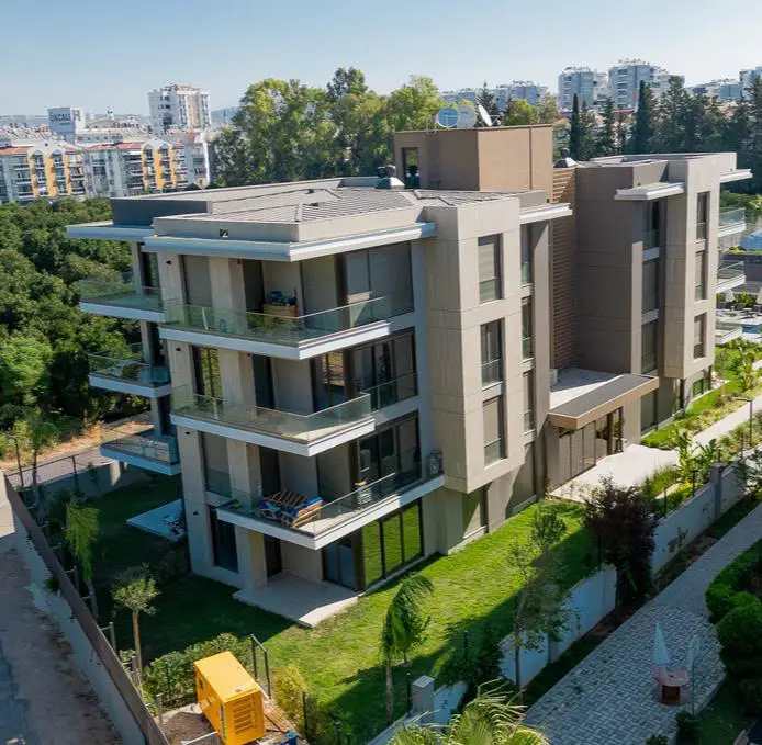 MOLLAYUSUF'TA ULTRALÜKS SİTEDE SATILIK 2+1 GİRİŞ KAT DAİRE