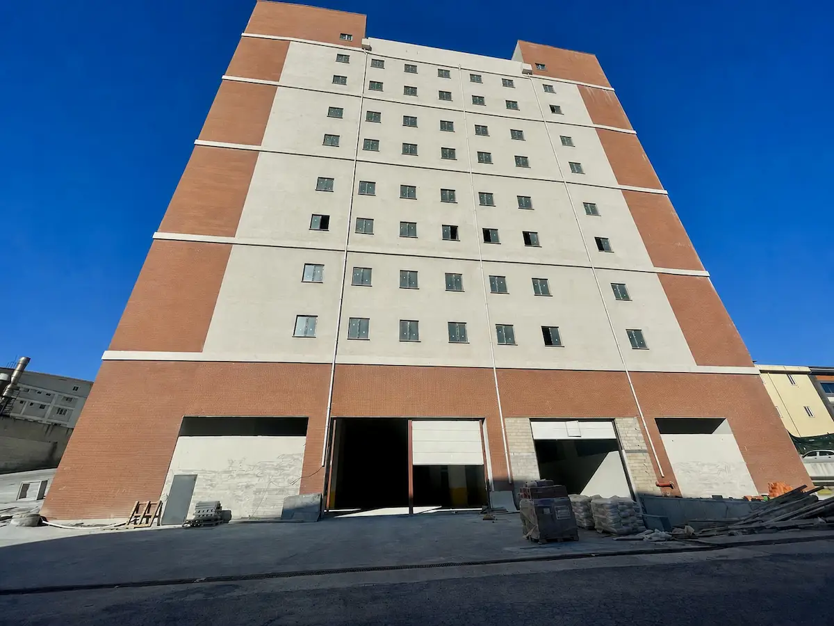 OMERLI , FABRIKA ,33.500 M2 NET ALANLI SIFIR