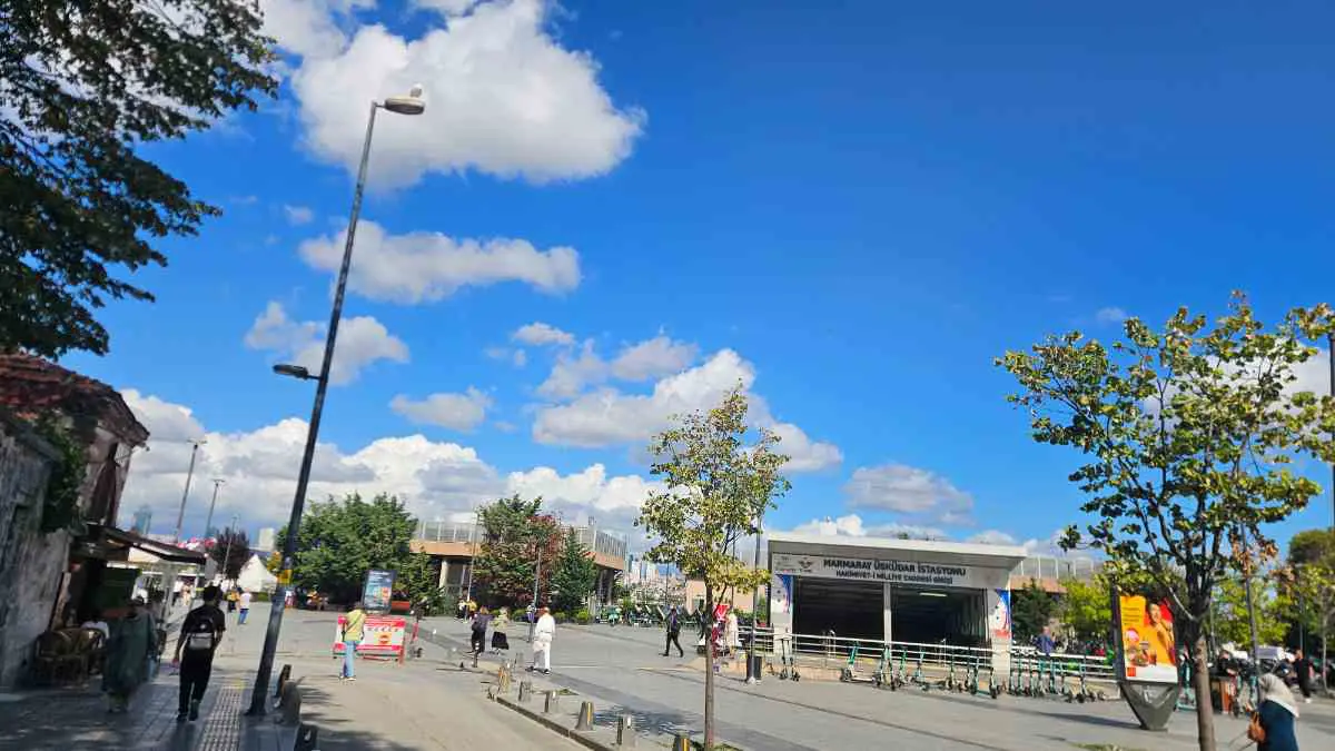 ÜSKÜDAR MERKEZDE SATILIK 2+1 DAİRE 75 M2 METRO- İSKELE 5 DAKİKA