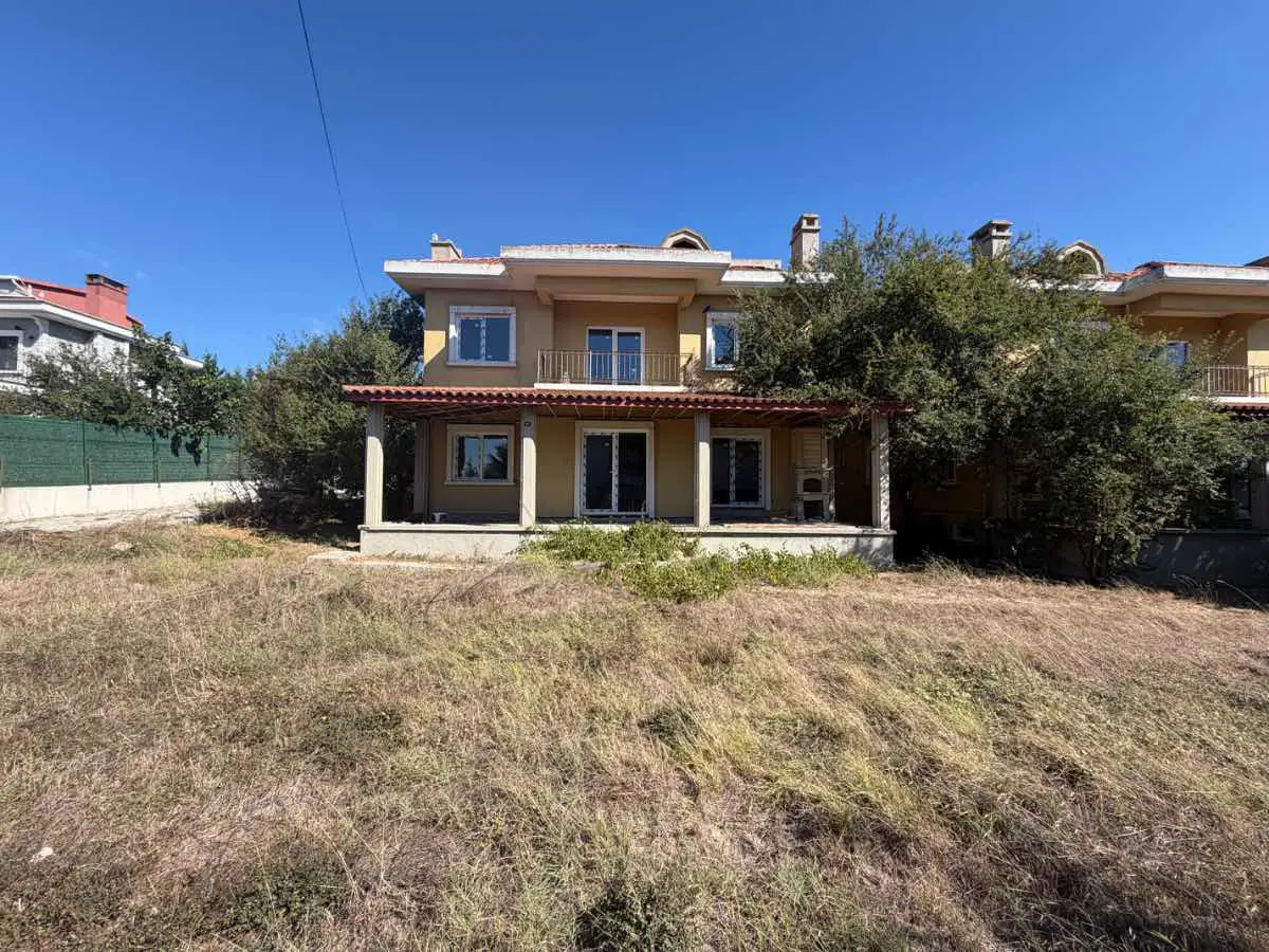 SILIVRI ORTAKÖY 'DE BÜYÜK BAHÇELI NATAMAM SATILIK VILLA