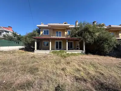 SILIVRI ORTAKÖY 'DE BÜYÜK BAHÇELI NATAMAM SATILIK VILLA