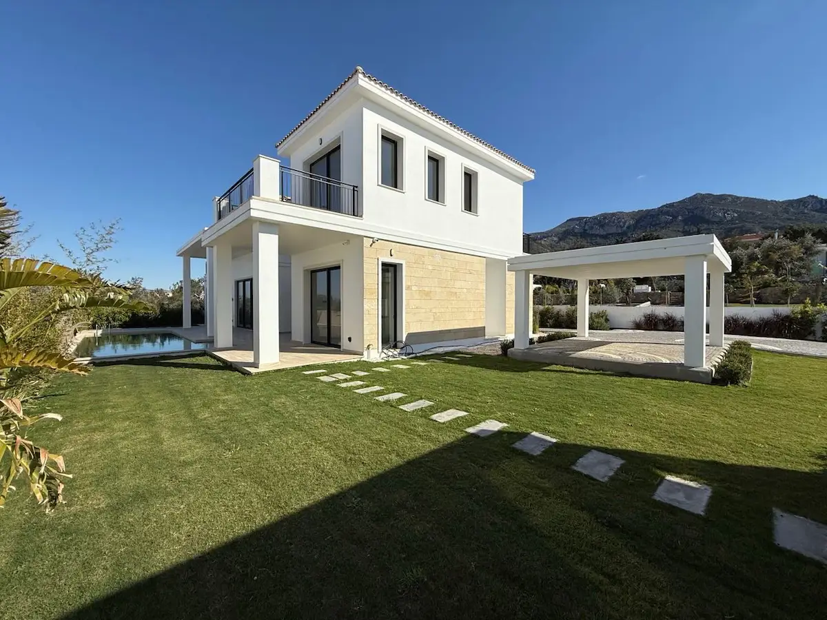 GIRNE BELLAPAIS SATILIK ULTRA LÜKS 4+1 ÖZEL HAVUZLU VILLA