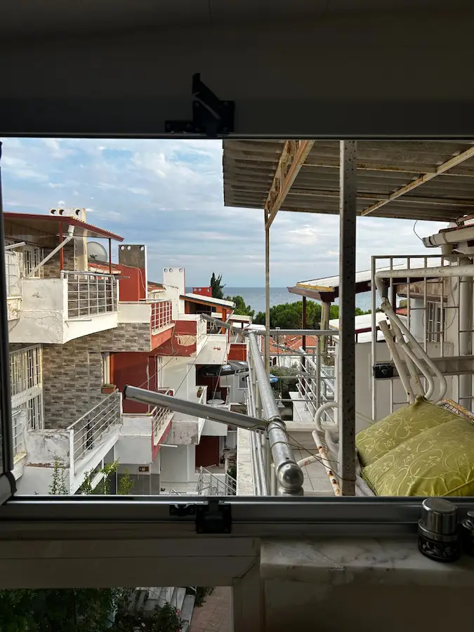 ŞARKÖY AŞAĞIKALAMIŞ’TA CİHANGİR SİTESİ’NDE EŞYALI 3+1 | 2 BANYO | BALKON