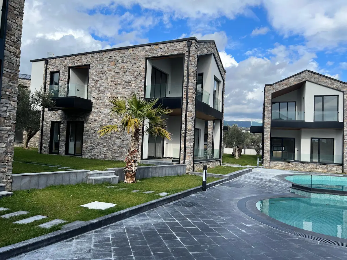 GREEN GOLD VİLLAS SİTESİHUZUR VE KALİTEYİ BİR ARADA ARAYANLAR İÇİN EŞSİZ BİR TERCİH.