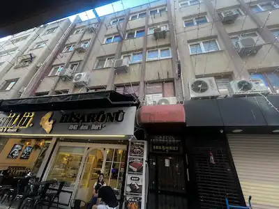 KARŞIYAKA ÇARŞIDA KİRALIK OFİS