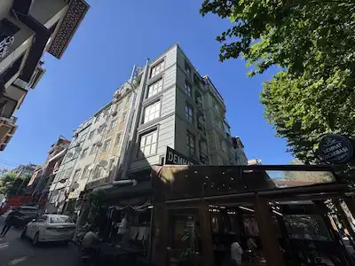 KADINLAR PAZARI’NDA 3 + 1 ARA KAT MASRAFSIZ DAIRE