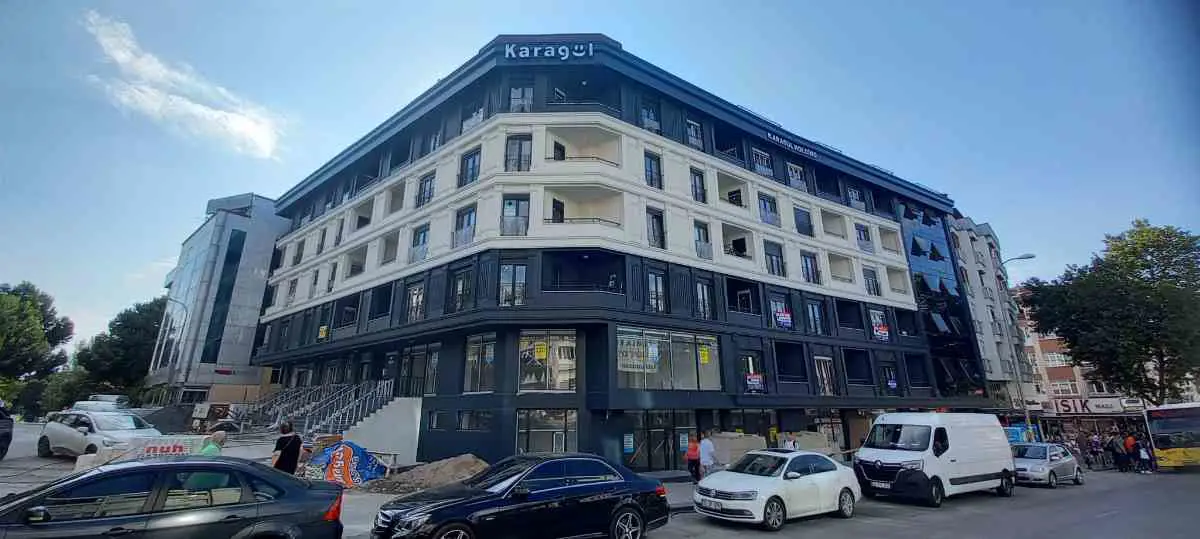 MALTEPE FEYZULLAH MAH. BAĞDAT CADDESİNE CEPHELİ 75 M² NET 2+1 3