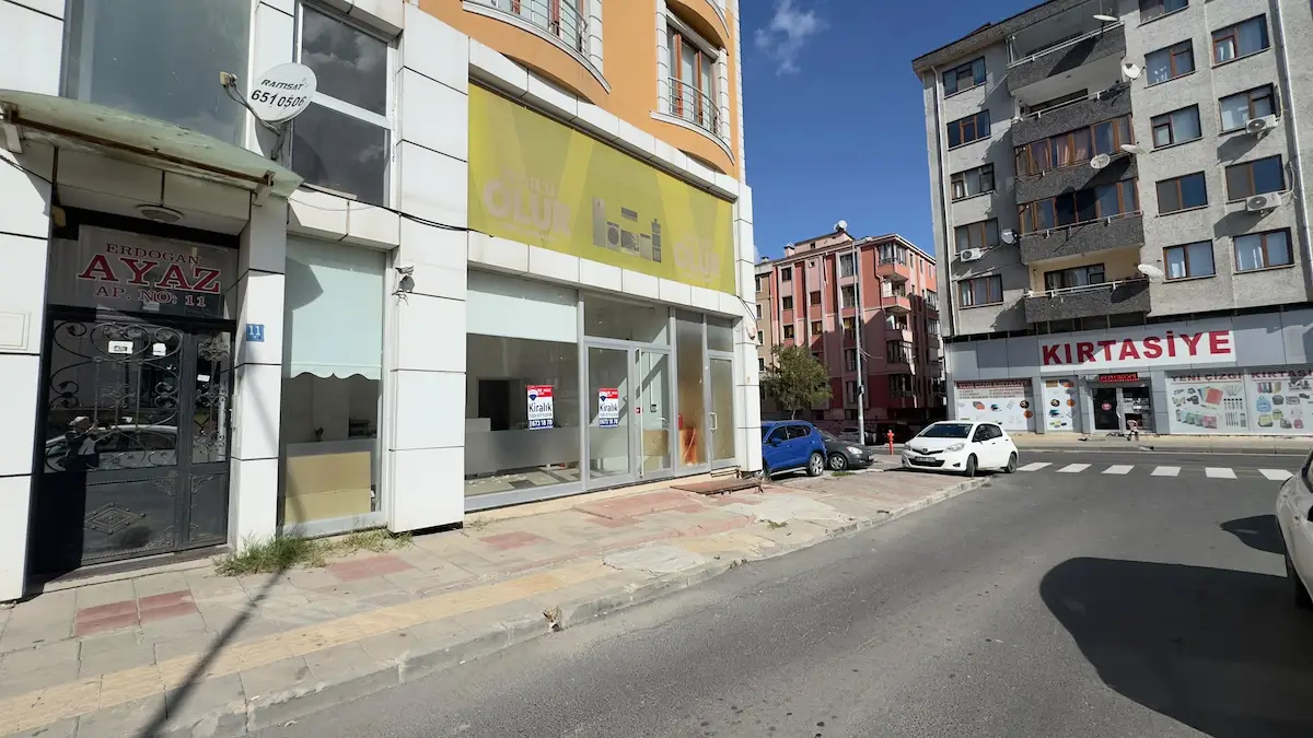 REMAX LAN DEN 3 KATLI  KİRALIK DÜKKAN