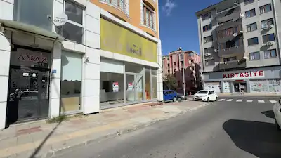 REMAX LAN DEN 3 KATLI KİRALIK DÜKKAN