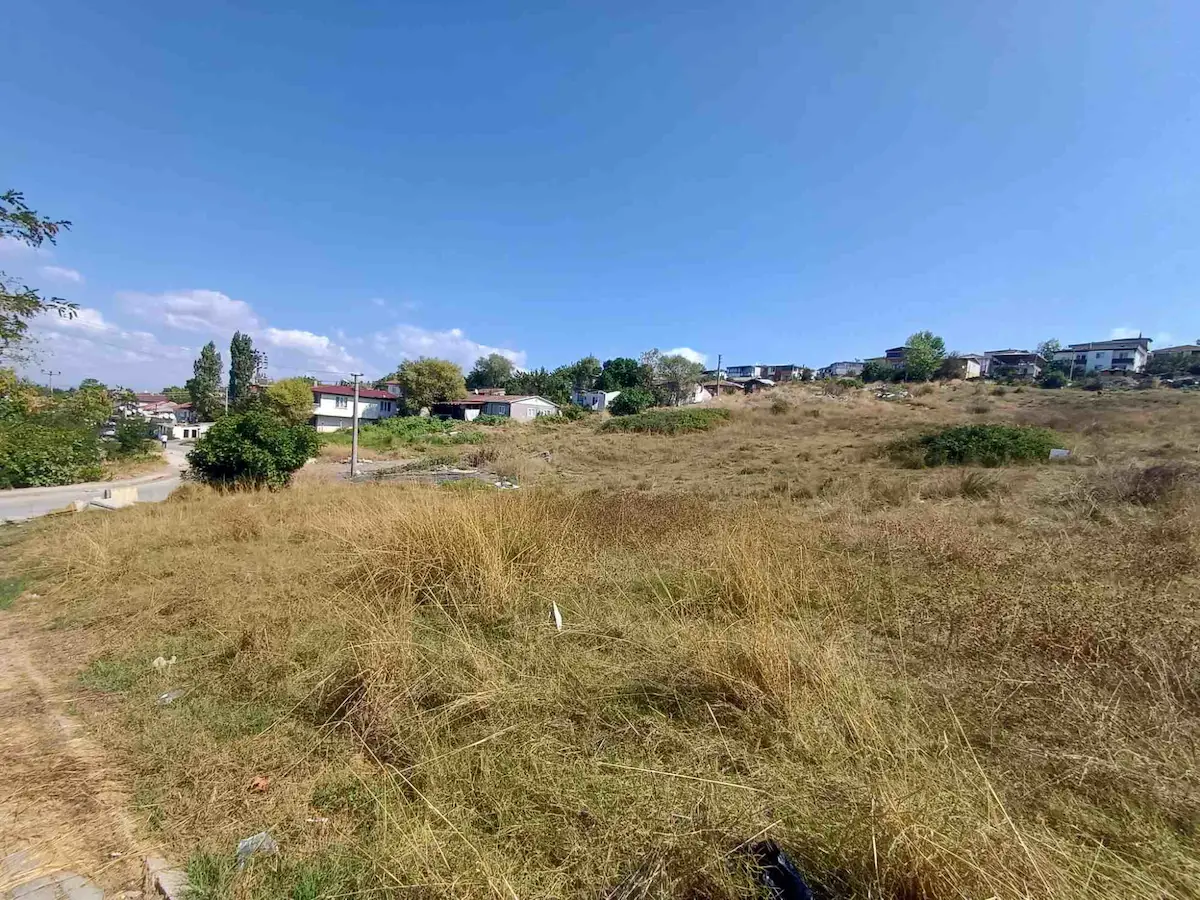 REMAX ŞEHİRDEN BAĞLARBAŞI MAHALLESİNDE 906 M2 SATILIK İKİ PARSEL