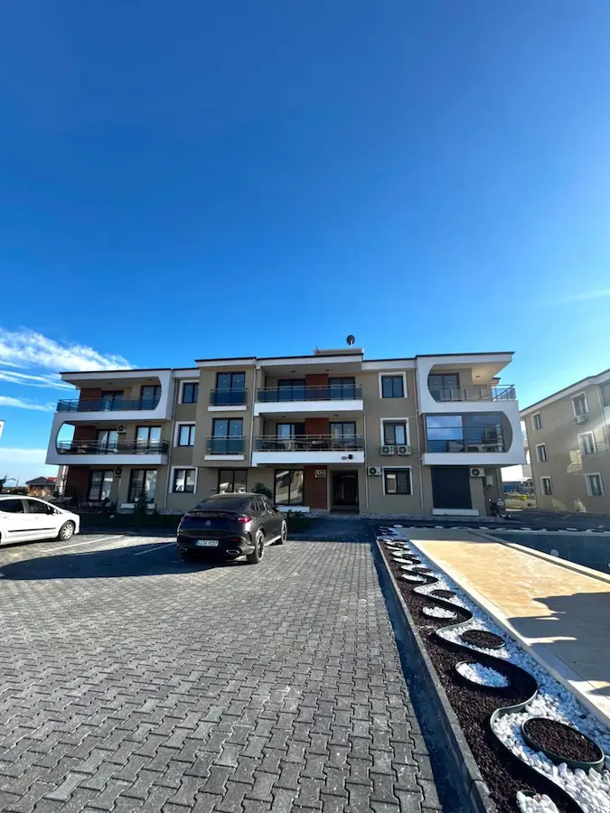 ÖZBILEK SITESINDE SIFIR 1+1 | BAHÇE KATI | HAVUZLU | YERDEN ISITMALI