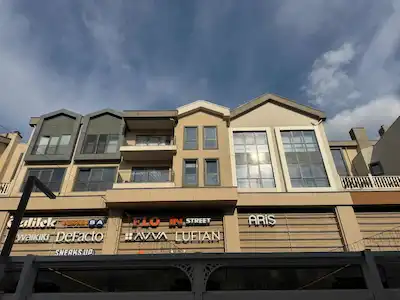 REMAX HÜR HEDIYE KÜÇÜK`TEN CADDE 54`TE EŞYALI KIRALIK 1+0 DAIRE