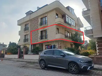 ÇIFTLIKKÖY MERKEZDE SATILIK EBEVEYN BANYOLU 3+1 ARAKAT