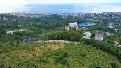 REMAX MEYDAN'DAN DENİZ MANZARALI DÜŞÜK EĞİMLİ SATILIK ARAZİ
