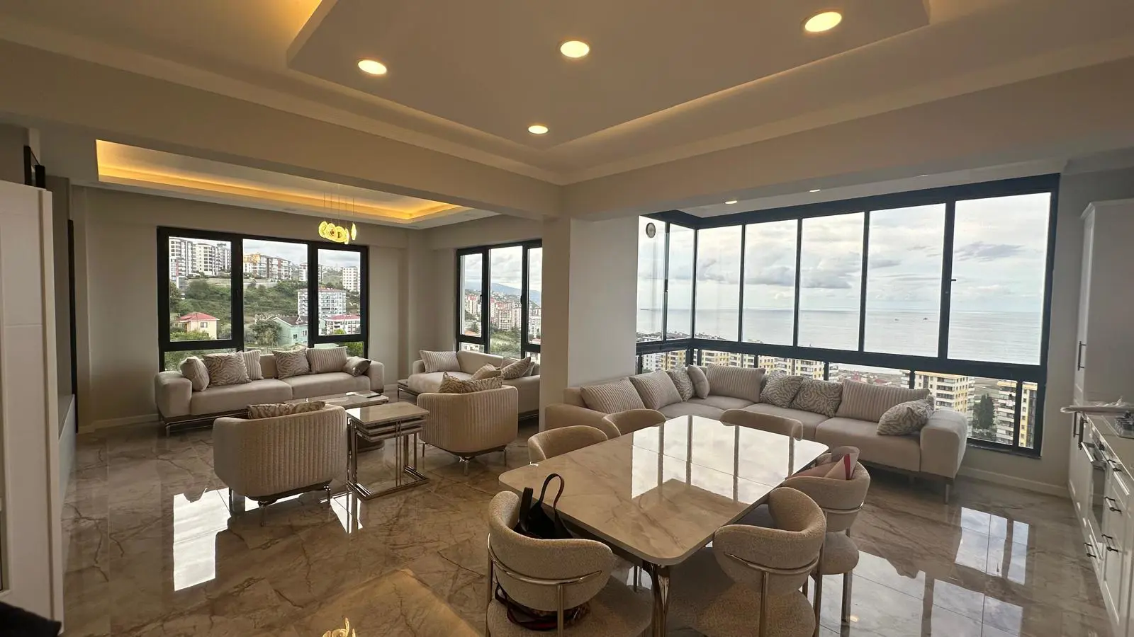 BEŞİRLİ'DE DENİZ MANZARALI LÜKS SIFIR EŞYALI 2+1 SATILIK DAİRE