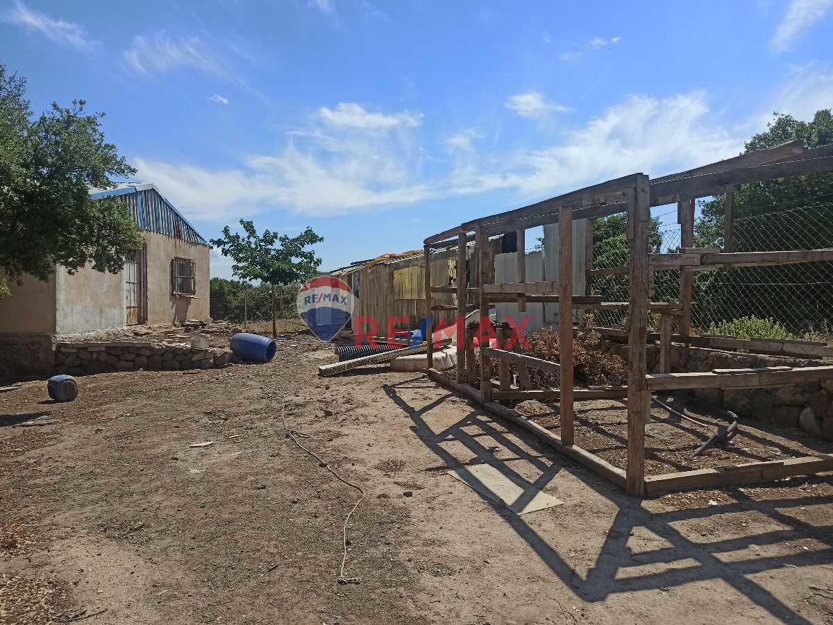 KARŞIYAKA'DA 6.733 M² SUYU VE DEPOSU OLAN YAPI İZİNLİ ÇİFTLİK