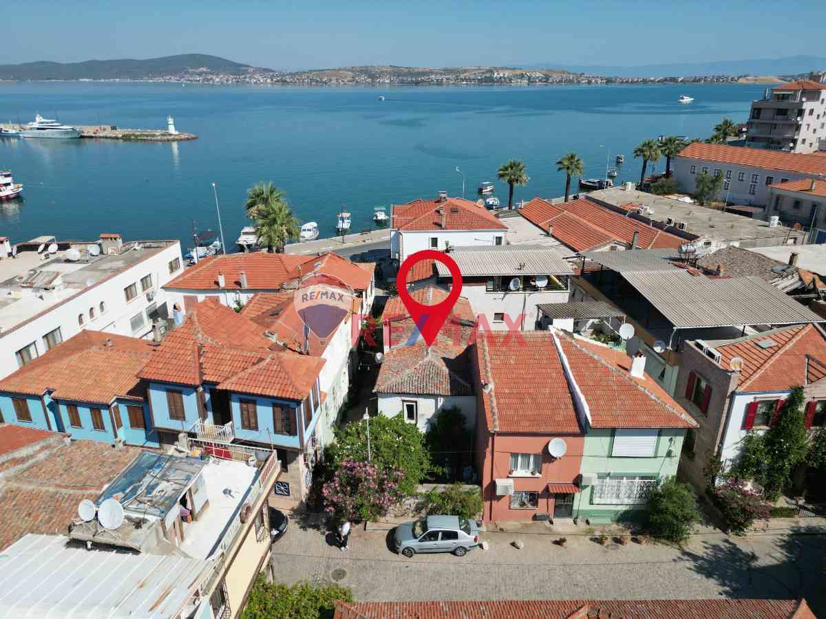 AYVALIK MACARON’DA SATILIK BAHÇELİ, 2+1 TARİHİ TAŞ EV