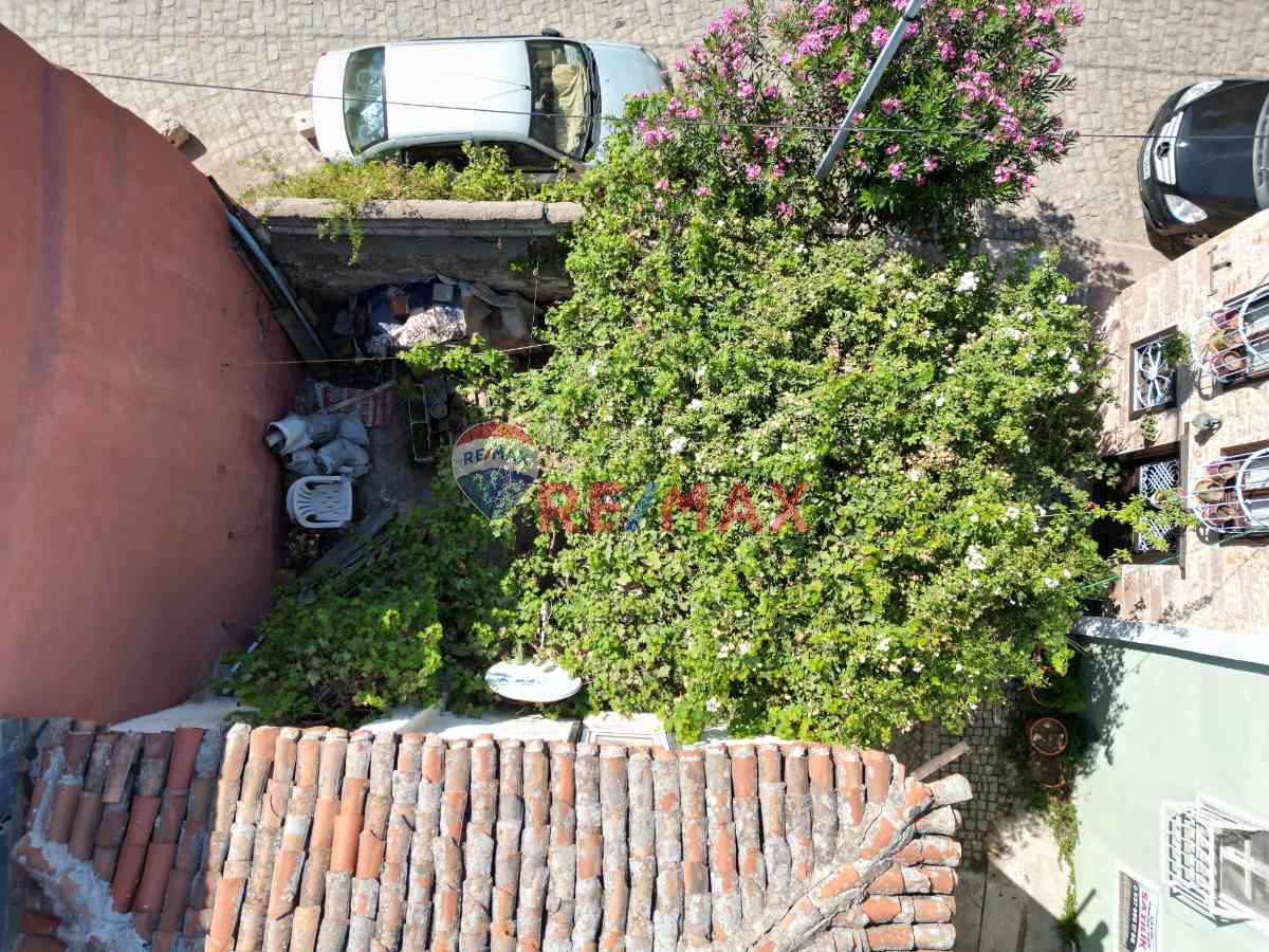 AYVALIK MACARON’DA SATILIK BAHÇELİ, 2+1 TARİHİ TAŞ EV