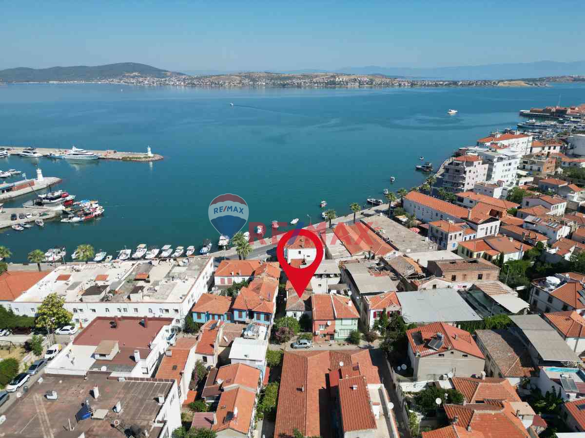 AYVALIK MACARON’DA SATILIK BAHÇELİ, 2+1 TARİHİ TAŞ EV