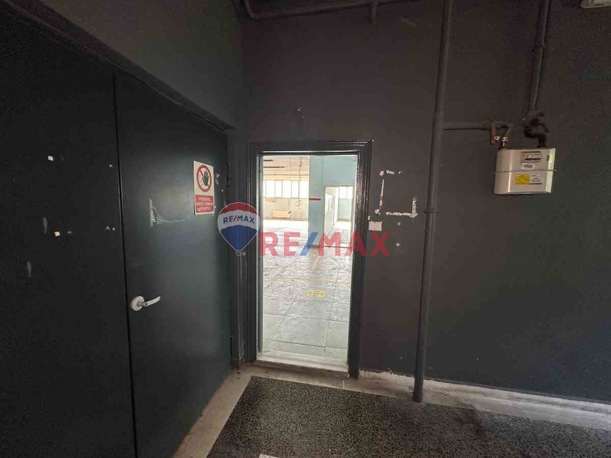 BAHÇELIEVLER YENIBOSNADA 1000 M² KIRALIK FABRIKA KATI