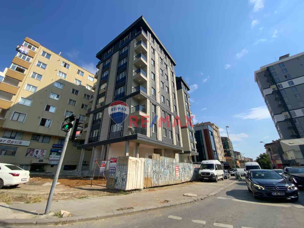 ATAŞEHIR KAYIŞDAĞI CAD. KÖŞE DÜKKAN 210M² KIRALIK