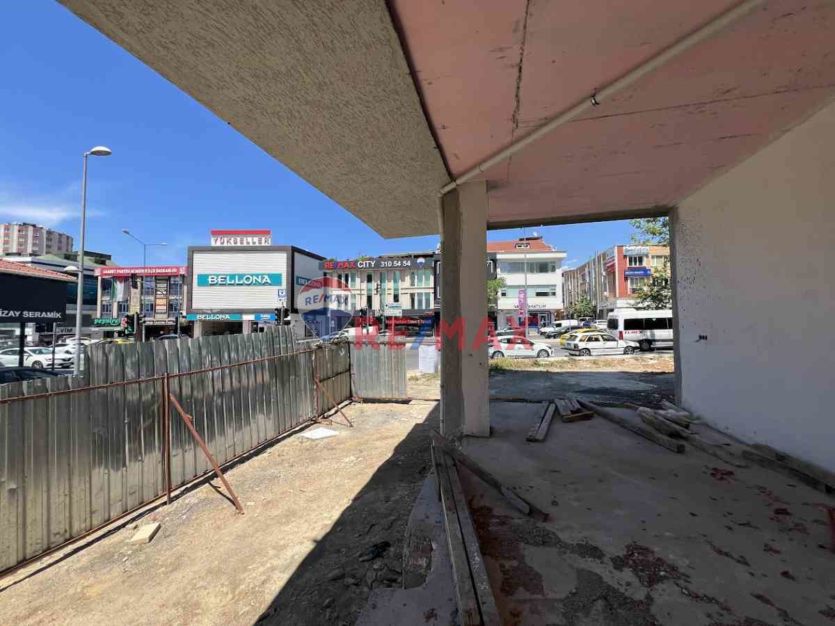 ATAŞEHIR KAYIŞDAĞI CAD. KÖŞE DÜKKAN 210M² KIRALIK