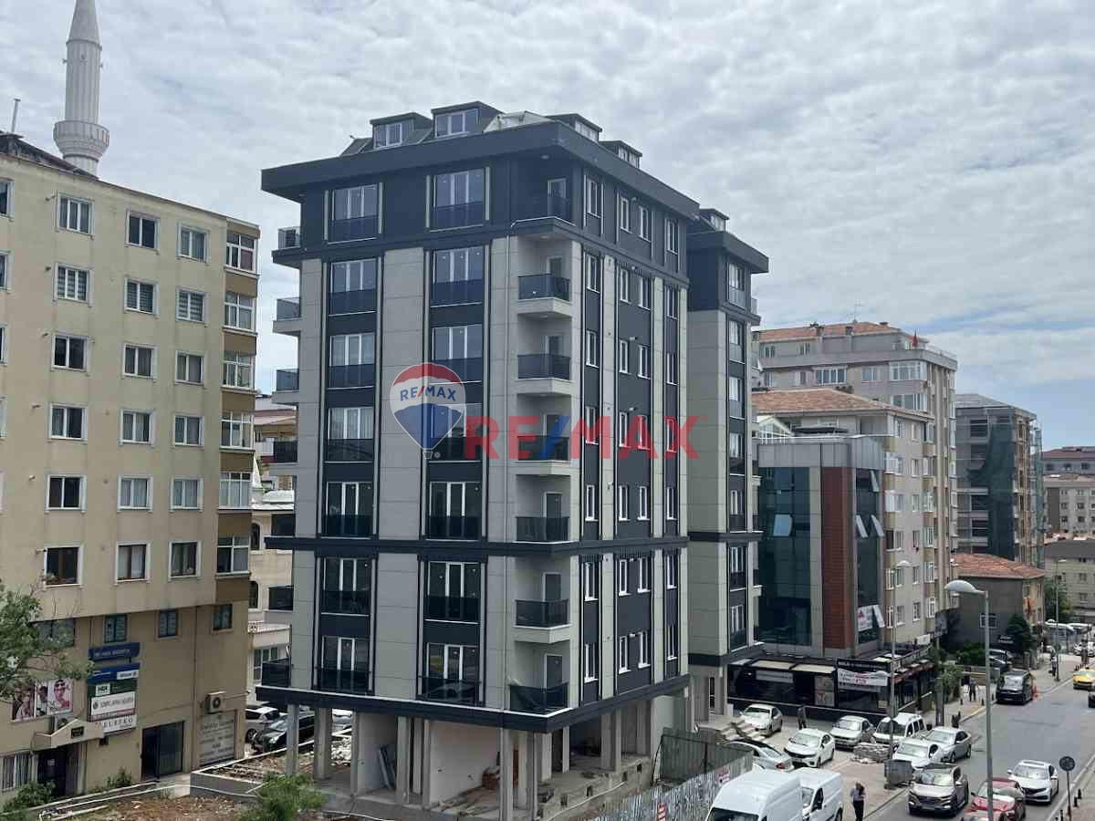 ATAŞEHIR KAYIŞDAĞI CAD. KÖŞE DÜKKAN 210M² KIRALIK