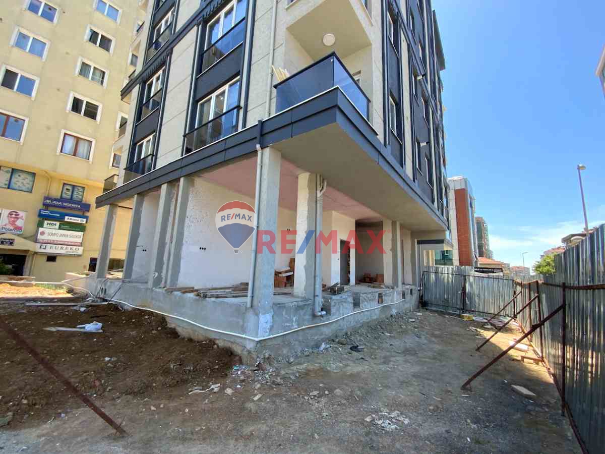ATAŞEHIR KAYIŞDAĞI CAD. KÖŞE DÜKKAN 210M² KIRALIK