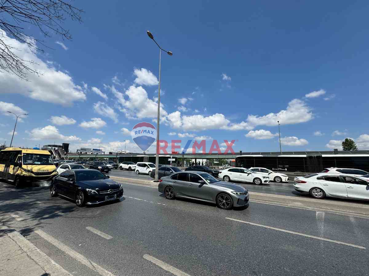 RE/MAX GELİŞİM'DEN AVCILAR E-5 YANI KOMPLE SATILIK BİNA