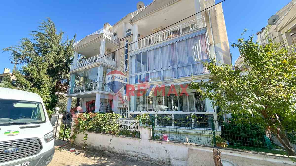 ALTINOLUK'TA DOĞA MANZARALI SITE IÇERISINDE SATILIK DUBLEKS 