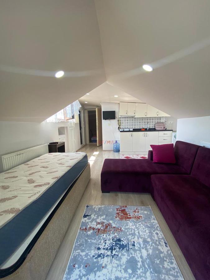 İÇERENKÖY MERKEZİNDE KAPALI CAM TERASLI EŞYALI&FATURALAR DAHİL 1+0 KİRALIK DAİRE