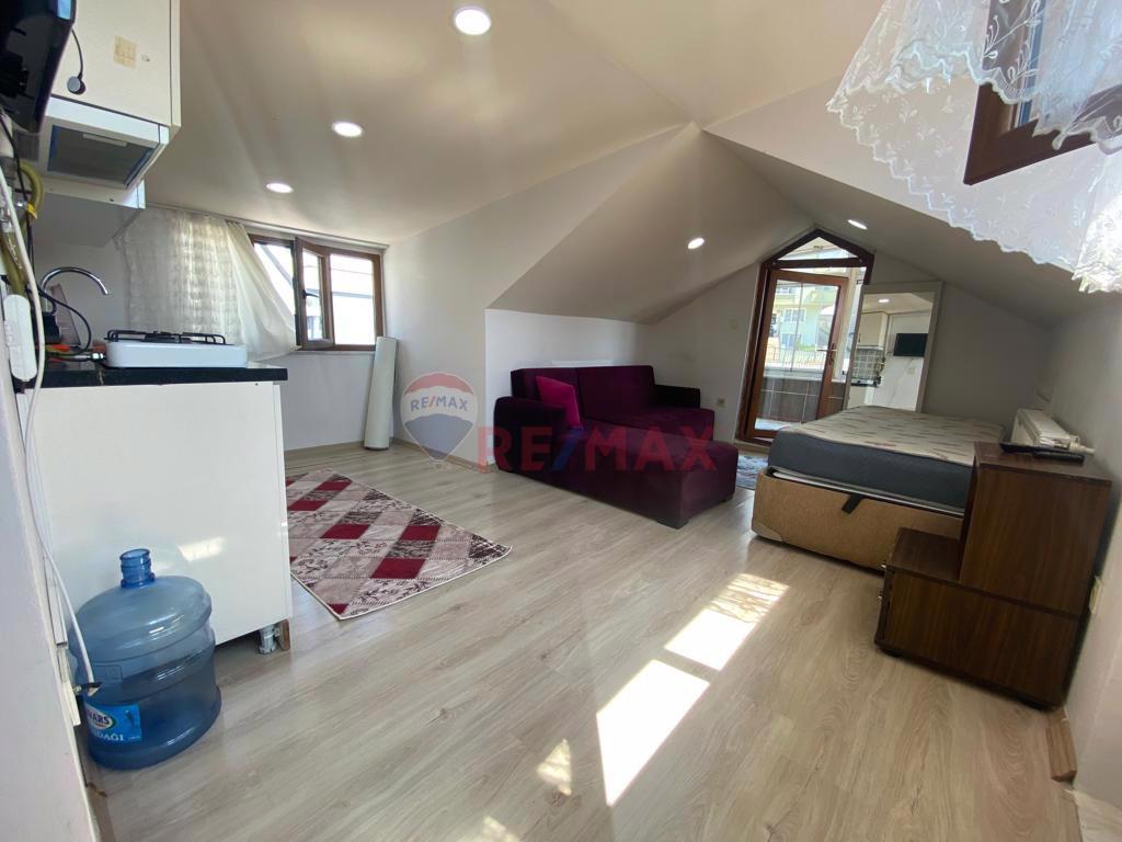 İÇERENKÖY MERKEZİNDE KAPALI CAM TERASLI EŞYALI&FATURALAR DAHİL 1+0 KİRALIK DAİRE