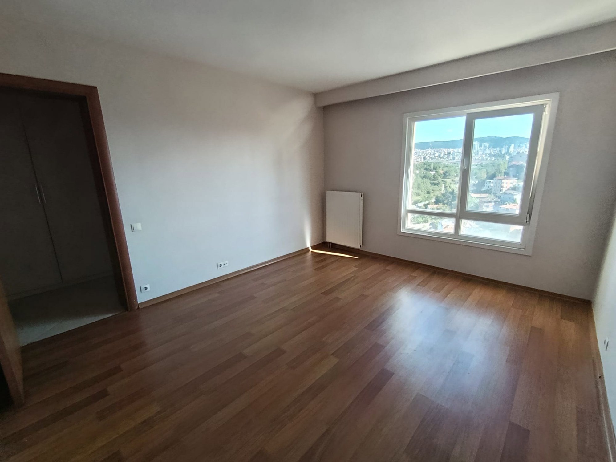 KENT PLUS REZIDENCE'DE MANZARALI,GENIŞ METREKARELI SATILIK 2+1