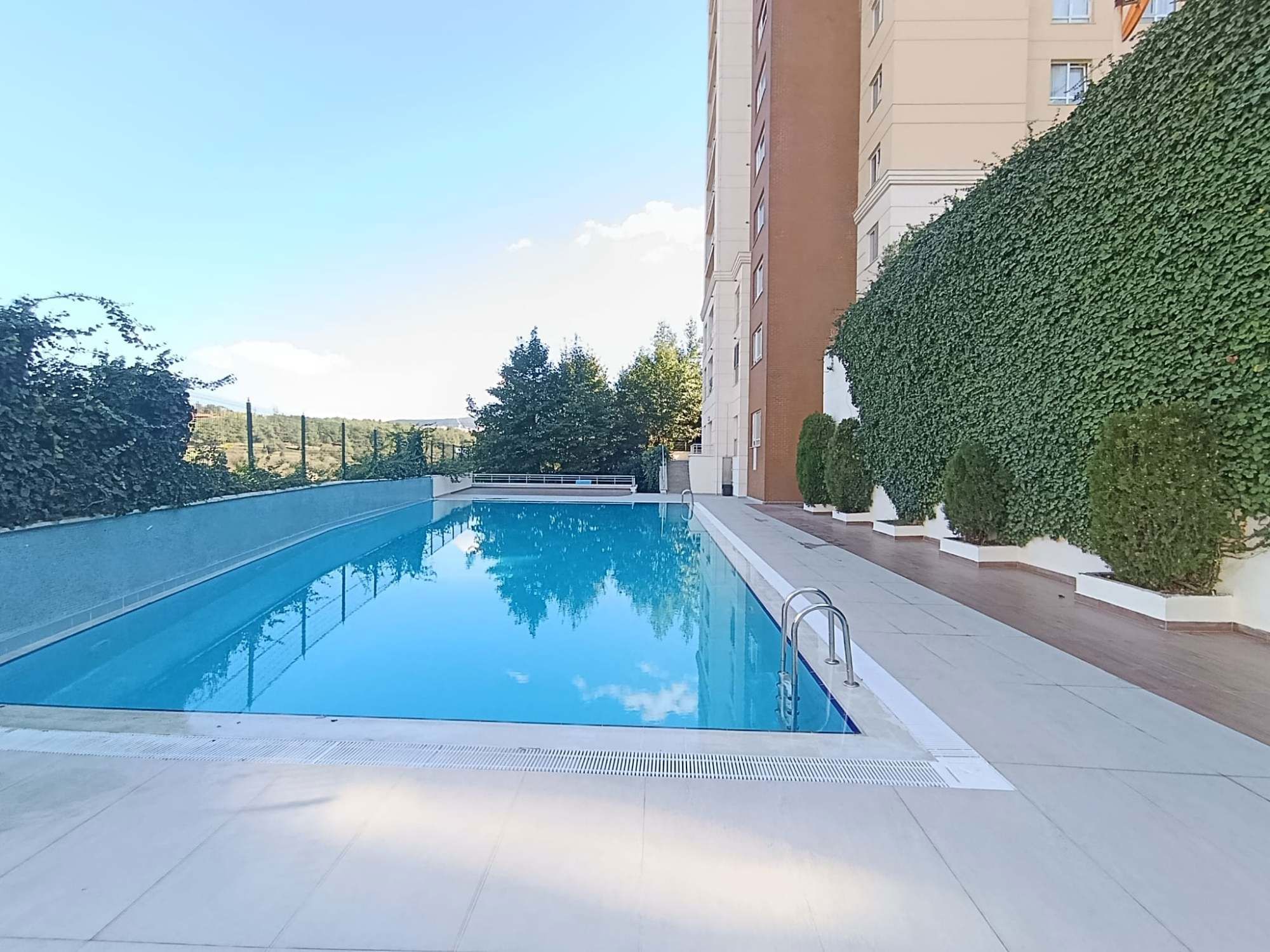 KENT PLUS REZIDENCE'DE MANZARALI,GENIŞ METREKARELI SATILIK 2+1